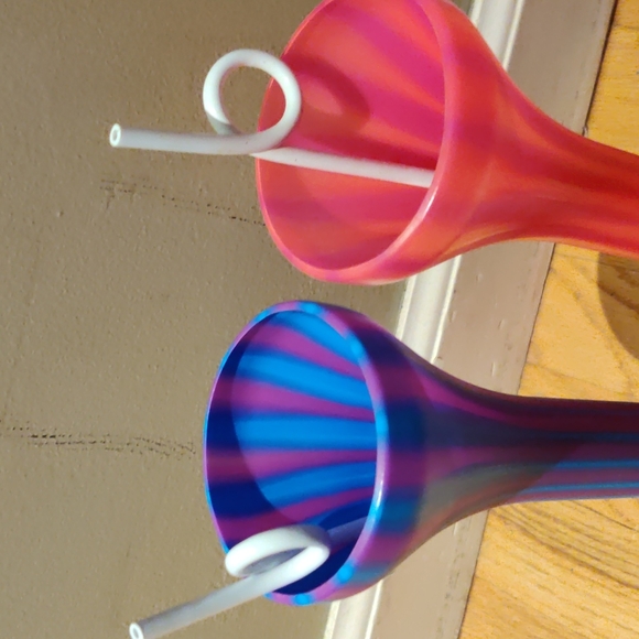 Drinking cups - Picture 2 of 2